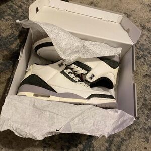 Nike White and Gray Sneakers